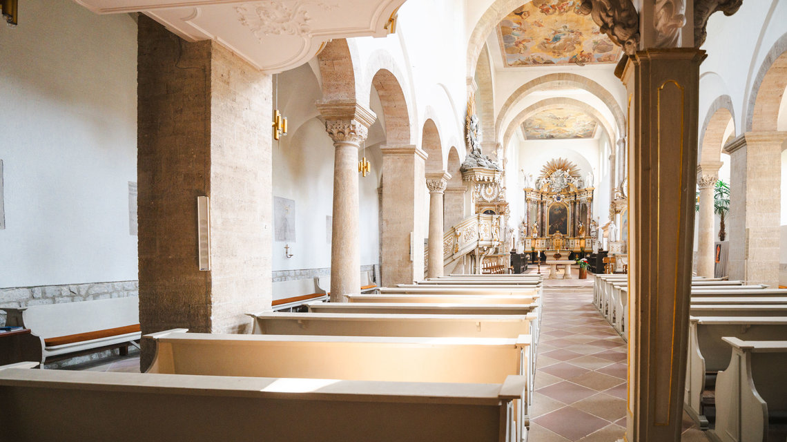 Die Kirche der Huysburg von innen mit Blick auf den Altar