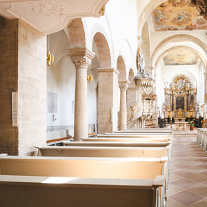 Die Kirche der Huysburg von innen mit Blick auf den Altar