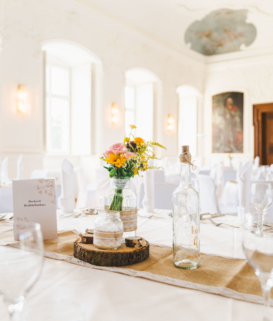 Festively laid tables in the Kaisersaal at Huysburg